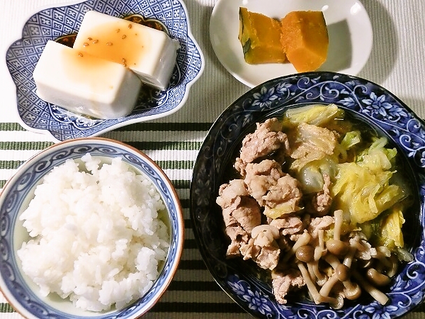 白菜と豚肉の煮物の晩ごはん