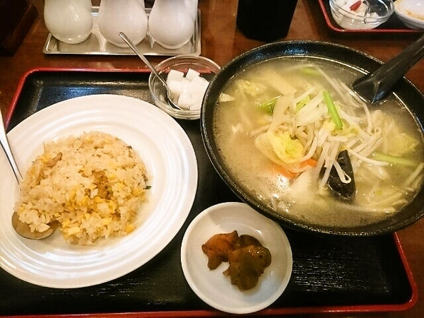 塩タンメンと半チャーハン