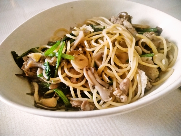 エリンギ豚肉こま切れほうれん草のパスタ