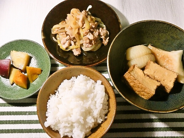 豚の生姜焼きと煮物の晩ごはん