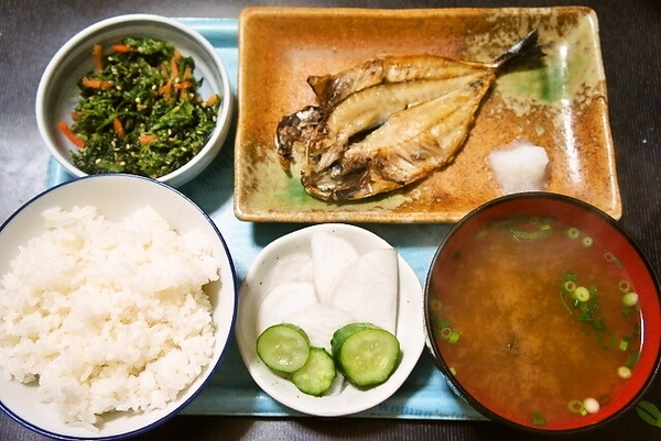乾燥後のアジ