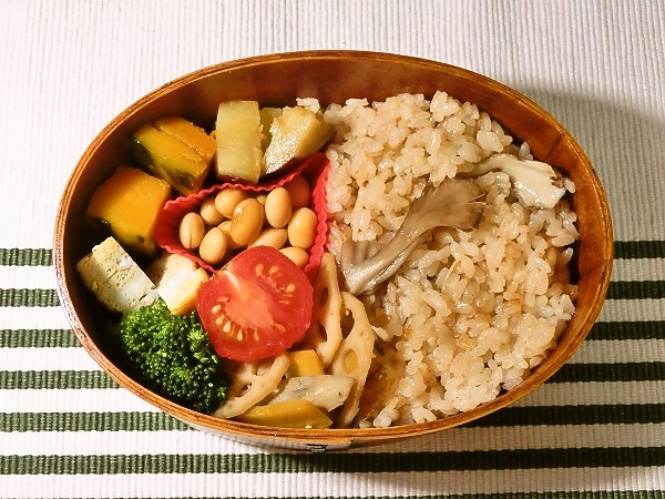 きのこの炊き込みご飯のお弁当