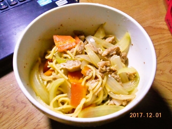 15円の麺と味噌ラーメン袋麺粉スープ1/3で作った焼きそば