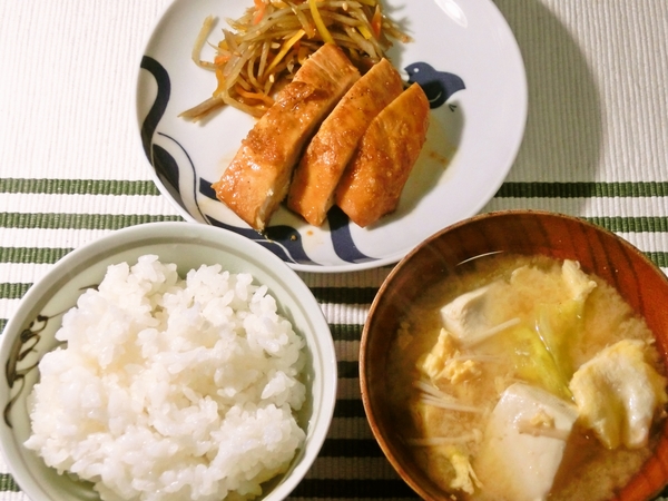 炊飯器で鶏肉チャーシューの晩ごはん