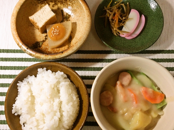 昨日の残りシチューの昼ごはん