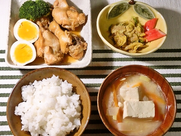 炊飯器で手羽元と卵のさっぱり煮の晩ごはん