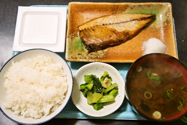 朝食(サバの一夜干し)