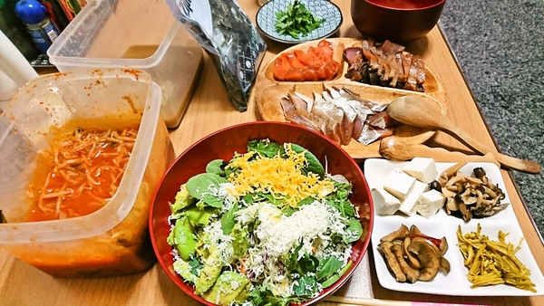 漬け丼の具材とさらだとか