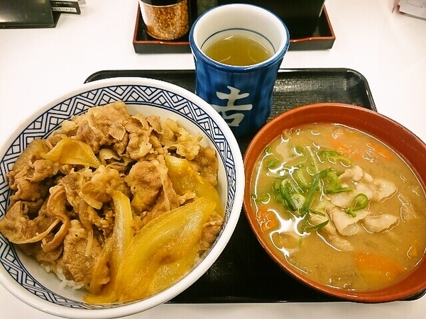牛丼と豚汁(吉野家)