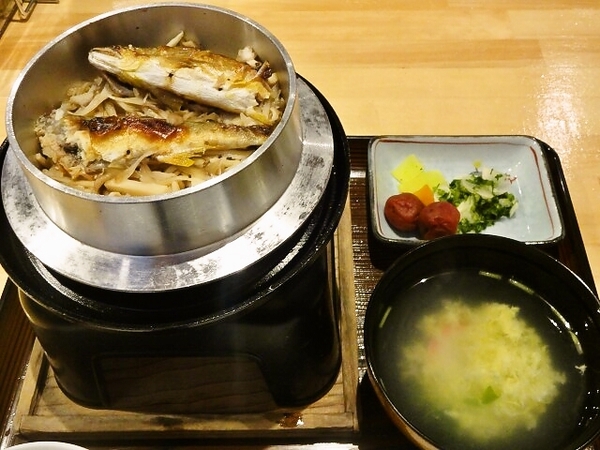 鮎の釜飯
