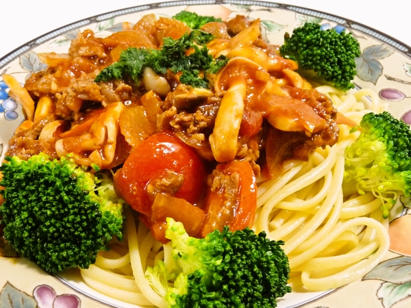 牛肉ときのこのワイン煮パスタ