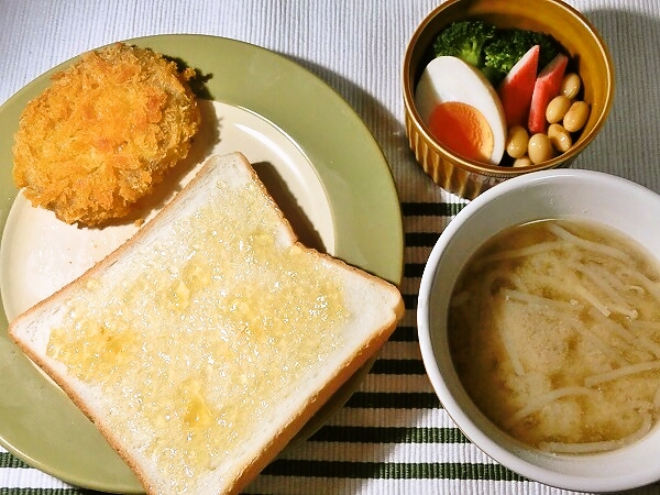 コロッケの昼ごはん