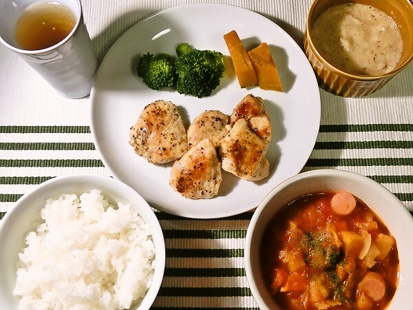 チキンソテーとミネストローネwithとろろ芋の晩ごはん