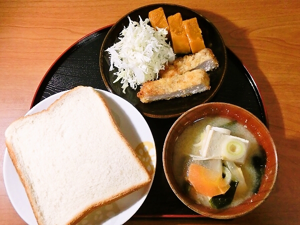 セルフカツサンドの昼ご飯