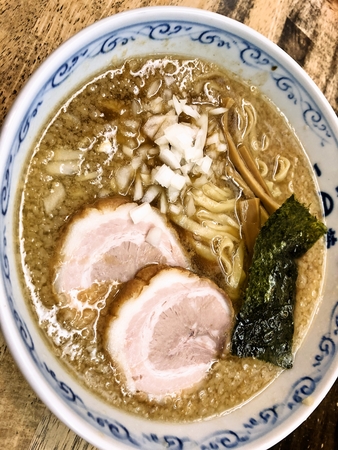 二葉の背脂煮干ラーメン