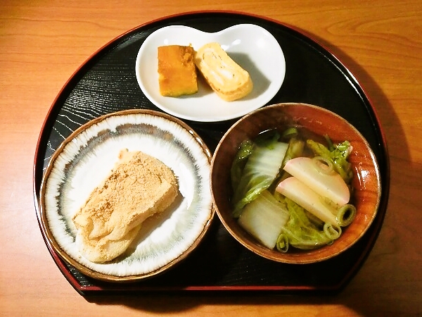 きな粉餅とすまし汁の昼ごはん