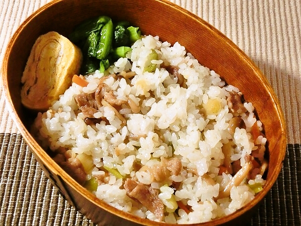 豚こまとしめじの混ぜ飯弁当