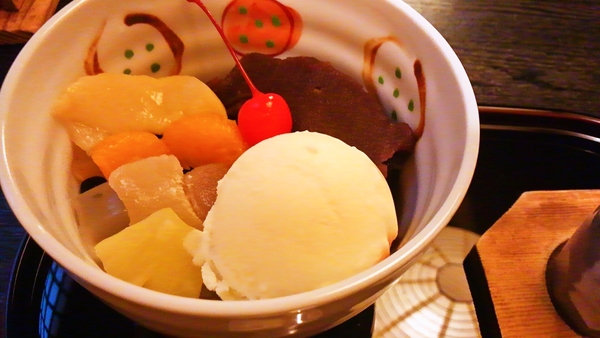 クリームあんみつ