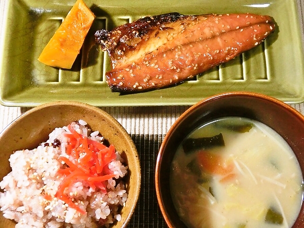 さばみりんと赤飯の晩ごはん