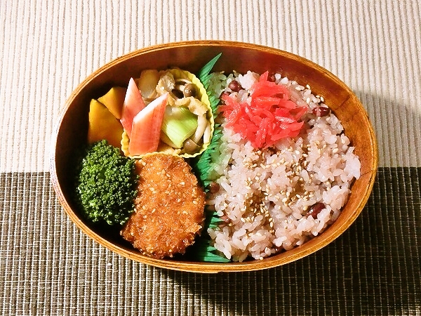 今日も赤飯弁当