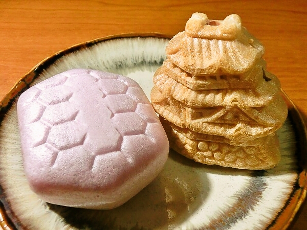 蔵六餅と佐倉十一萬国最中