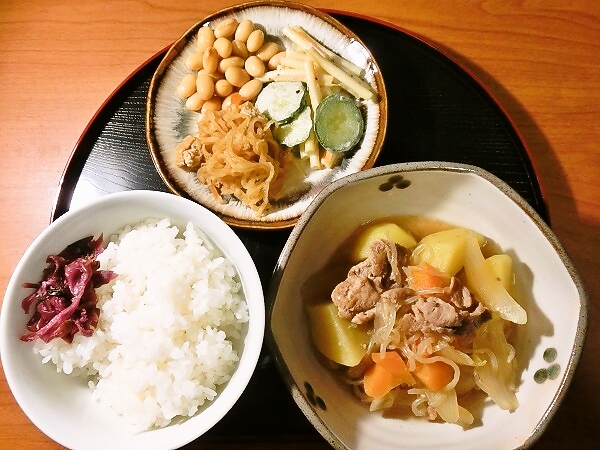肉じゃがの晩ごはん
