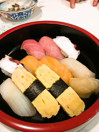 釧路すし酒場笑楽のおまかせ１０カン
