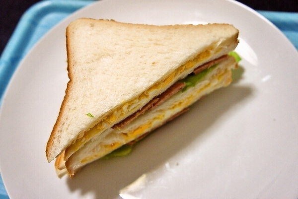 サンドイッチ(ミートローフと玉子)