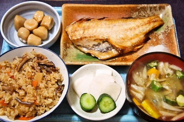朝食