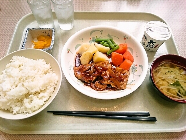 ランチ(鶏肉のワイン煮)