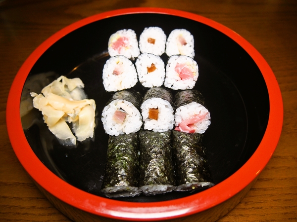 釧路すし酒場笑楽巻物550円