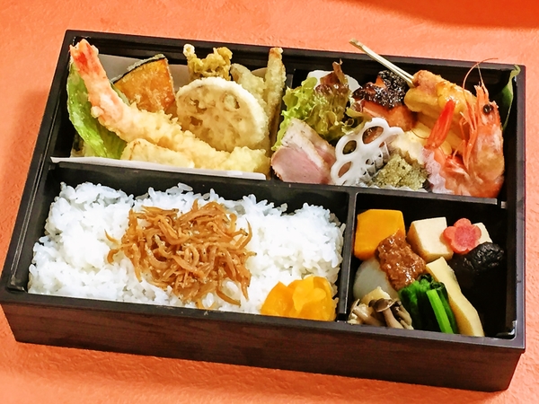 桜小路のお弁当　松花堂弁当の天ぷらの方
