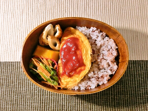 おむすび山赤飯風味でおついたち弁当