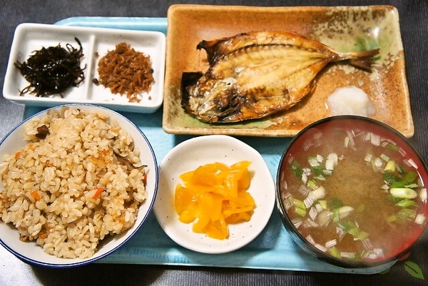 朝食