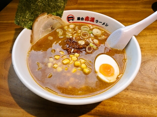 沖縄のラーメン（屋台赤道ラーメン）