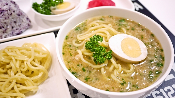 パセリのアホスープつけ麺