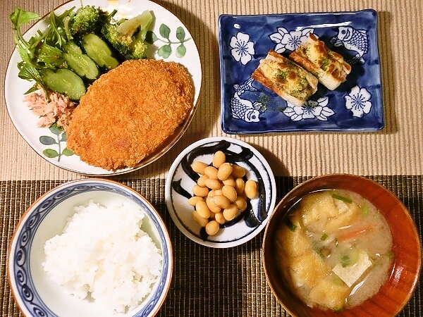 惣菜コロッケとちくわのツナチーズ焼きの晩ごはん