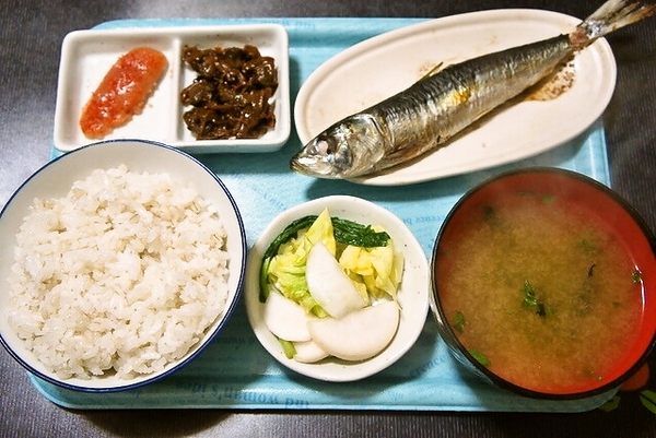 朝食(イワシの丸干し)