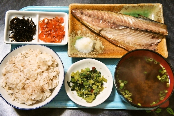 朝食(サバの塩焼き)