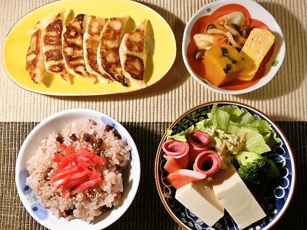 餃子と赤飯の晩ごはん