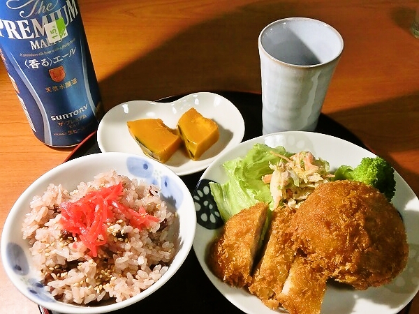 豚カツとメンチの晩ごはん(久々の本物のビール付き)