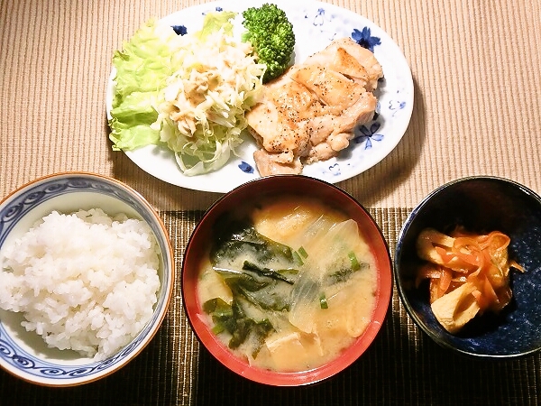 チキンソテーの晩ごはん
