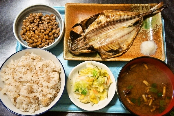 朝食
