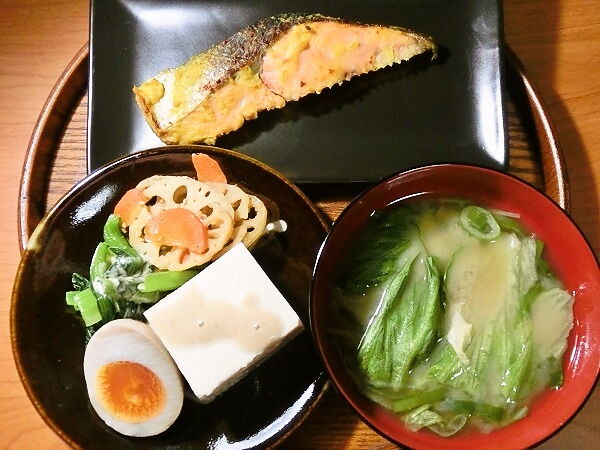 鮭の西京焼の晩ごはん