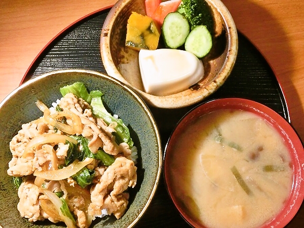 レタス豚丼の晩ごはん