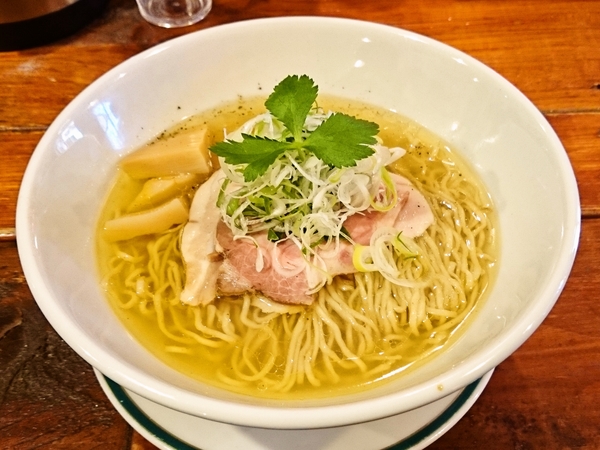 麺屋ソミーズ＠福知山駅前の「塩３ｒｄ．」１．５玉盛り（９５０円）