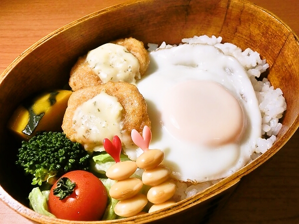鶏天タルタルと目玉焼きのお弁当