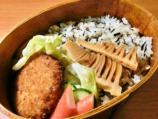 ひじきご飯とメンチカツのお弁当