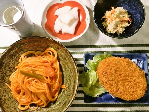 ナポリタンとコロッケの晩ごはん