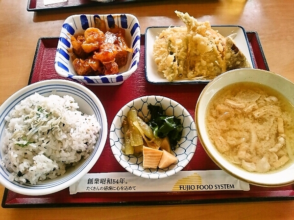 食堂ランチ